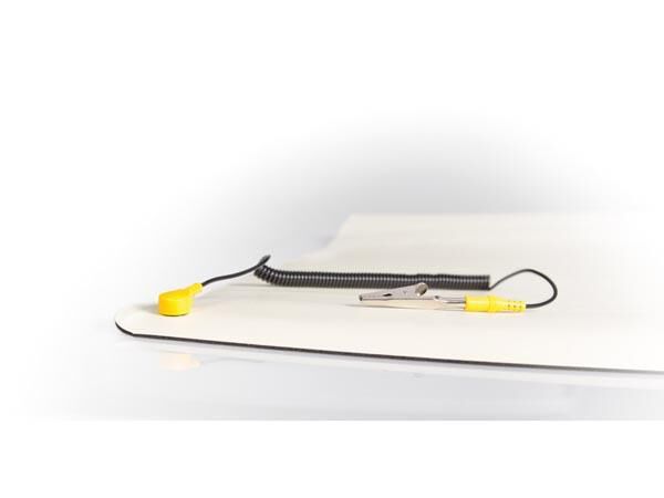Product thumbnail ANTISTATISCHE DISSIPATIEVE MAT MET AARDINGSKABEL - 30x55cm