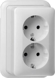 Product thumbnail Gira zuiver wit opbouw dubbele wandcontactdoos met randaarde