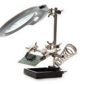 DERDE HAND MET VERGROOTGLAS, LEDLAMP EN SOLDEERBOUTHOUDER