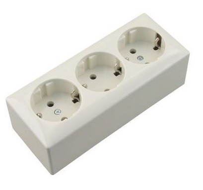 Product thumbnail Crème wit opbouw drievoudige wandcontactdoos met randaarde