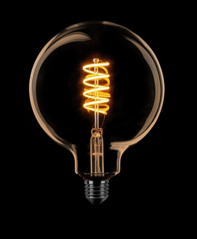 Product thumbnail LED GLOBE G125 SPIRAAL 6W FLAME DIMTONE DIMBAAR