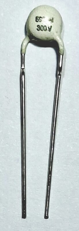 Product thumbnail VDR 300VAC SERIE 592 PITCH=7.5mm