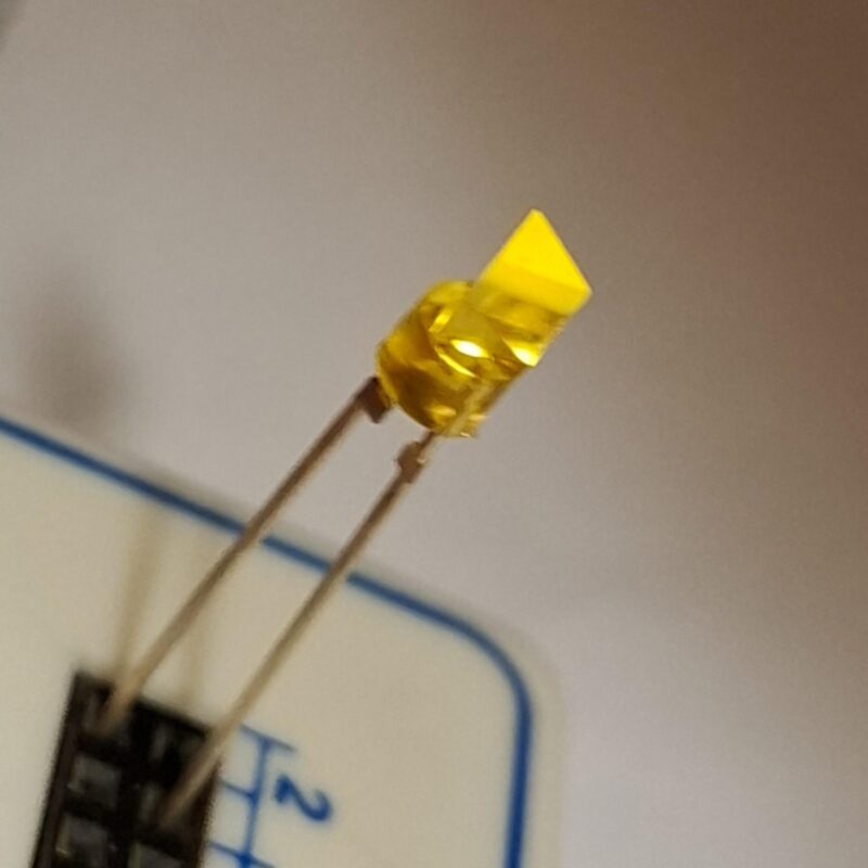 Product thumbnail LED 3MM DRIEHOEK GEEL